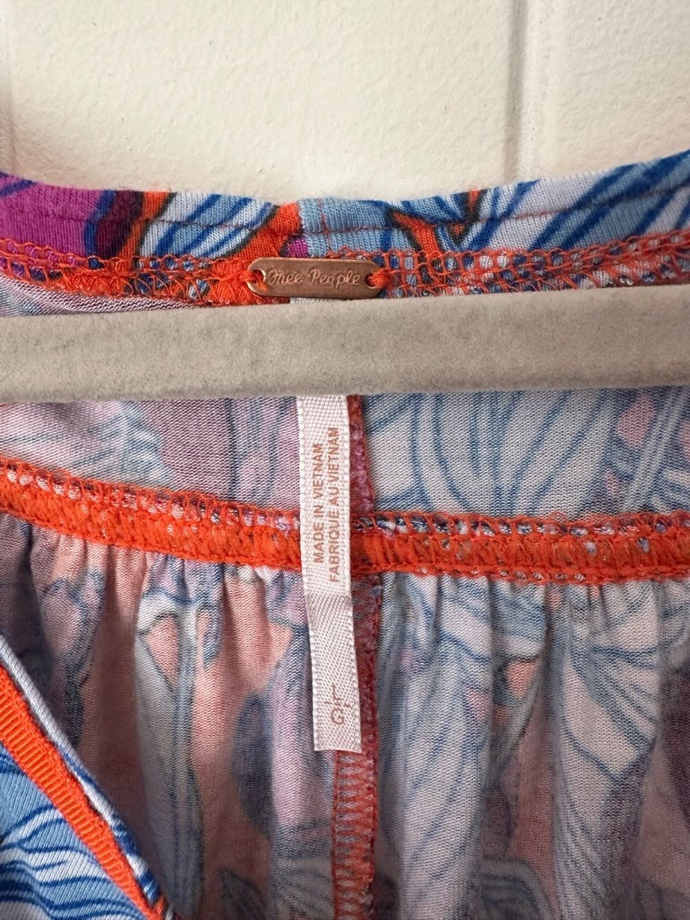 Free People Keepin On Twist Front Floral Slouchy Top - Size L - Picture 4 of 6